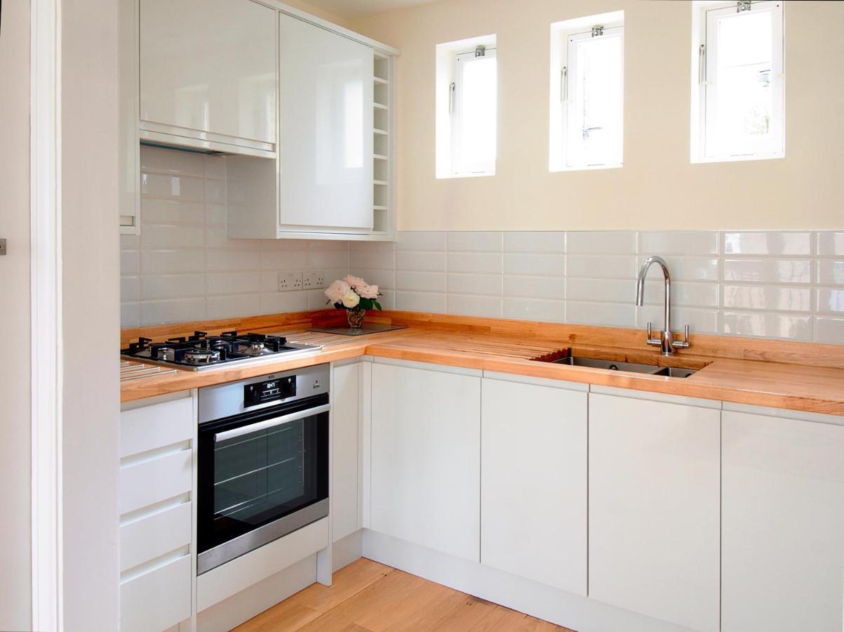 Serene Townhouse With Parking London Exteriör bild