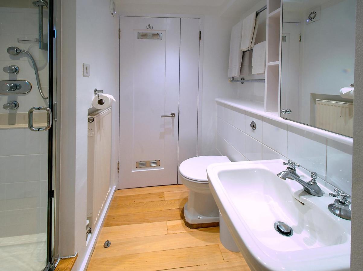 Serene Townhouse With Parking London Exteriör bild
