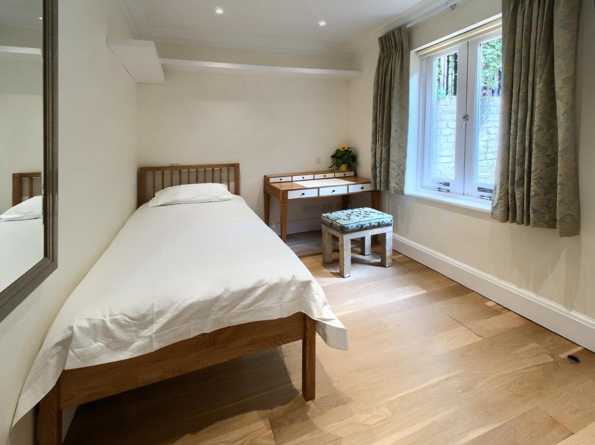 Serene Townhouse With Parking London Exteriör bild